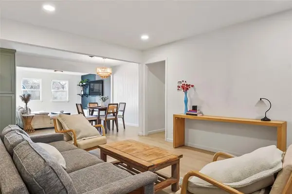 416 Simmons, Hurst, TX 76053