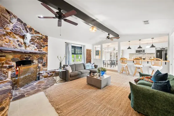 109 Hillside Drive W, Burleson, TX 76028