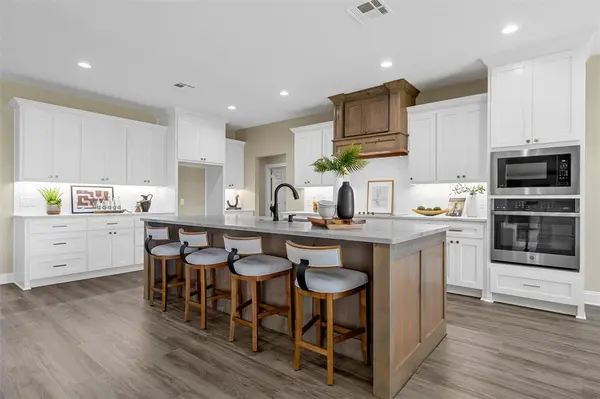 929 Northern Dancer Drive, Hewitt, TX 76643