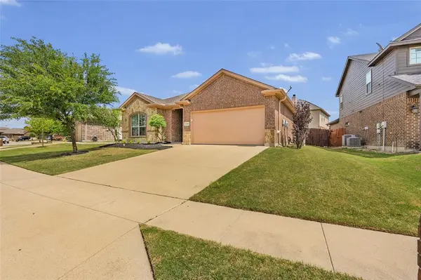 11032 Erinmoor Trail, Fort Worth, TX 76052