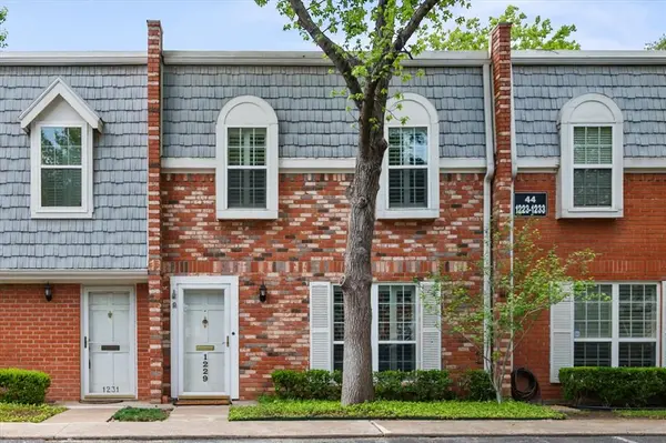 1229 Roaring Springs Road, Fort Worth, TX 76114