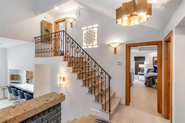 947 Easton Place, Dallas, TX 75218