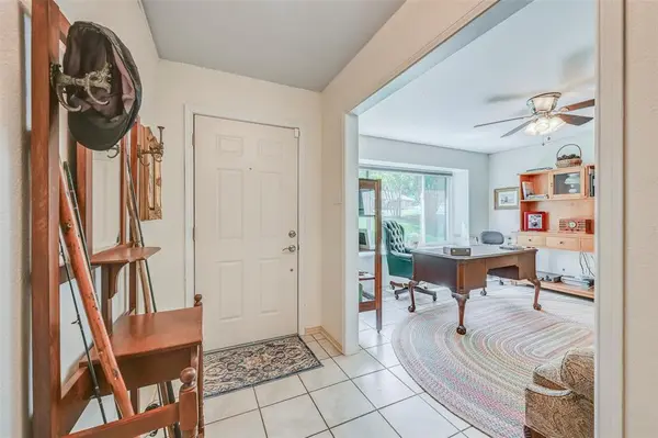 912 N Dove Road, Grapevine, TX 76051