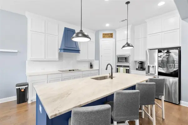 806 Summer Grove Drive, Midlothian, TX 76065