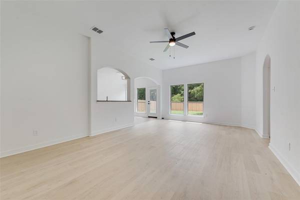 2718 Mossglen Drive, Dallas, TX 75227