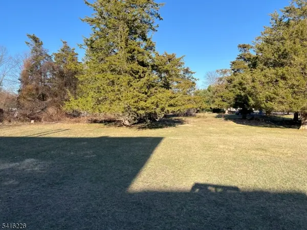 15B Delar Pkwy, Franklin Twp., NJ 08823