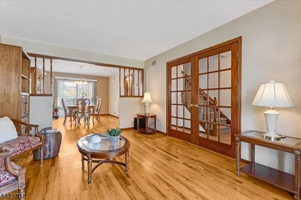 5 Liberty Ct, Garwood Boro, NJ 07027