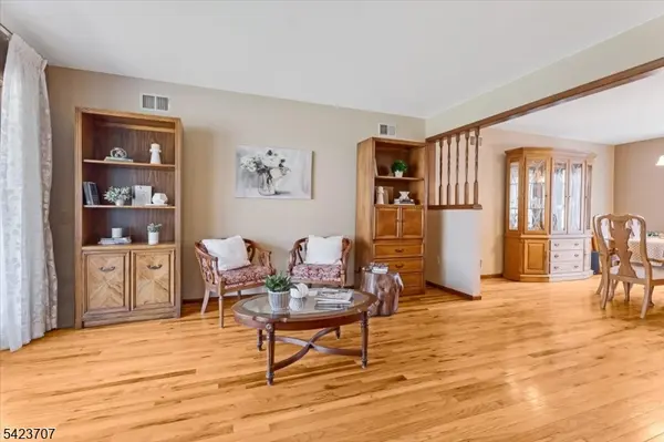 5 Liberty Ct, Garwood Boro, NJ 07027