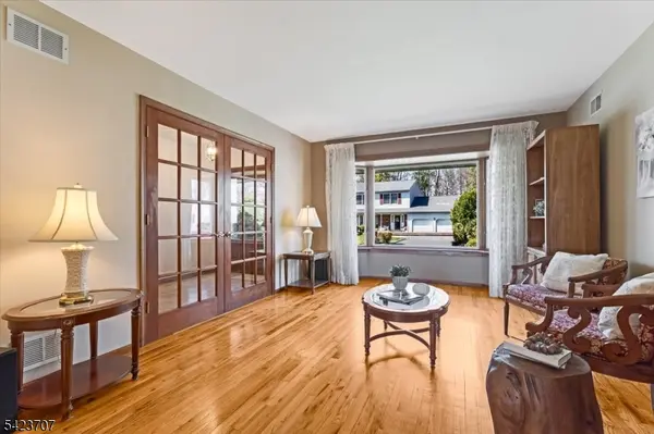 5 Liberty Ct, Garwood Boro, NJ 07027