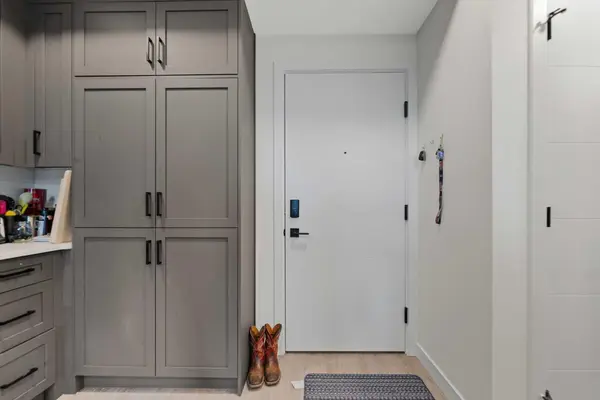 3932 University AVE NW #310, Calgary, AB T3B 6P6