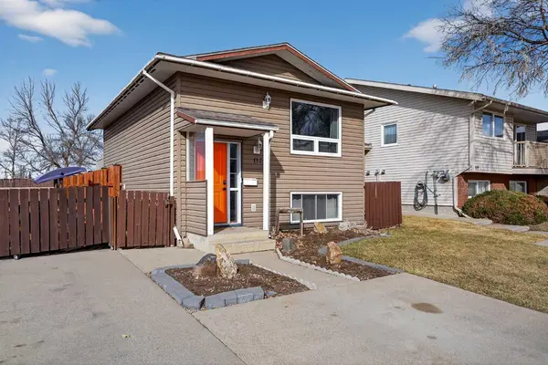 112 Iroquois CRES W, Lethbridge, AB T1K 5J4