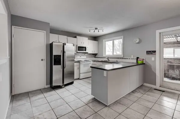 1071 Maitland DR NE, Calgary, AB T2A 5K1