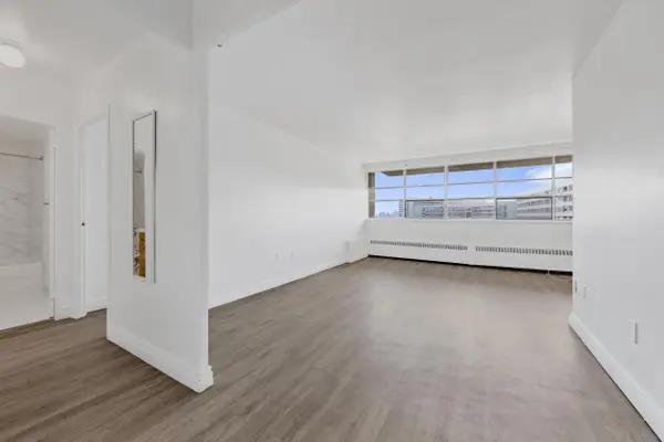 65 Thorncliffe Park DR #1807, Toronto C11, ON M4H 1L2