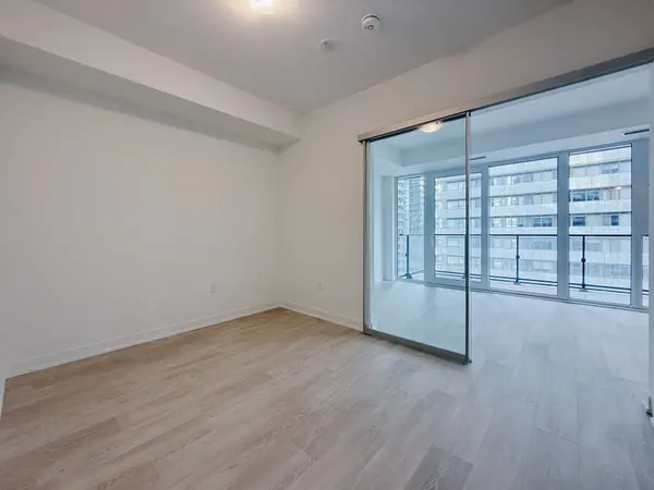 634 Church ST #2211, Toronto C08, ON M4Y 2G3