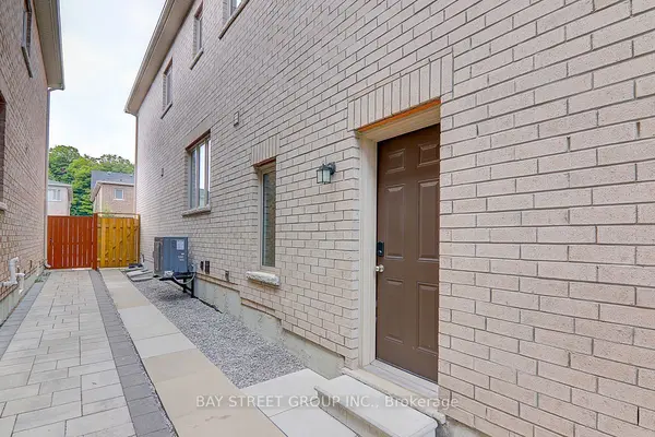 42 Mohandas DR, Markham, ON L3S 0E5
