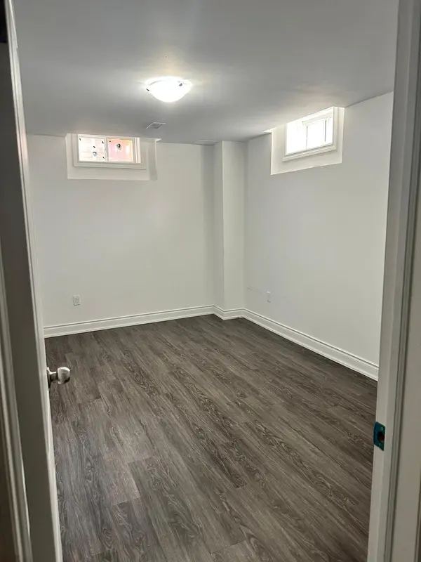 42 Mohandas DR, Markham, ON L3S 0E5