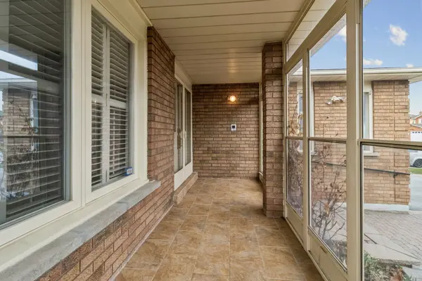 149 Castlehill RD, Vaughan, ON L6A 1N7