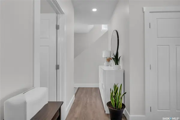 1235 Pringle WAY, Saskatoon, SK S7T 0V4