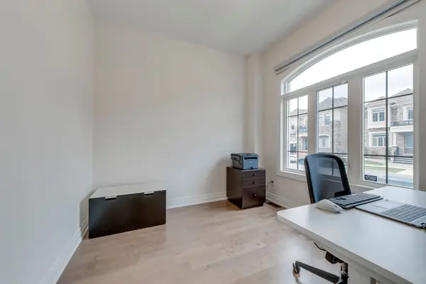 62 Merlin ST, Oakville, ON L6H 0Z4