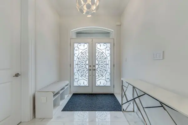 62 Merlin ST, Oakville, ON L6H 0Z4