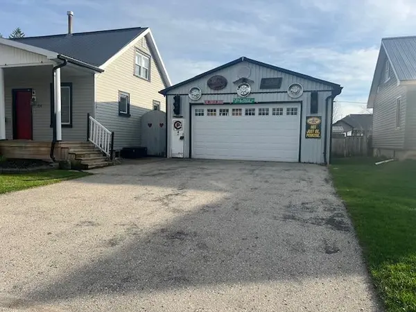 64 George ST S, Minto, ON N0G 1Z0