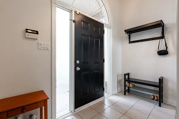 152 Summers DR, Thorold, ON L2V 5A1