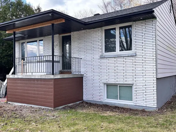 379 ST DENIS ST, Vanier And Kingsview Park, ON K1L 5H8