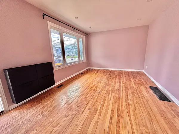 379 ST DENIS ST, Vanier And Kingsview Park, ON K1L 5H8