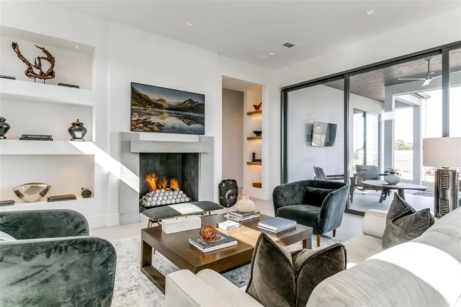 315 Regal Lane, Irving, TX 75039