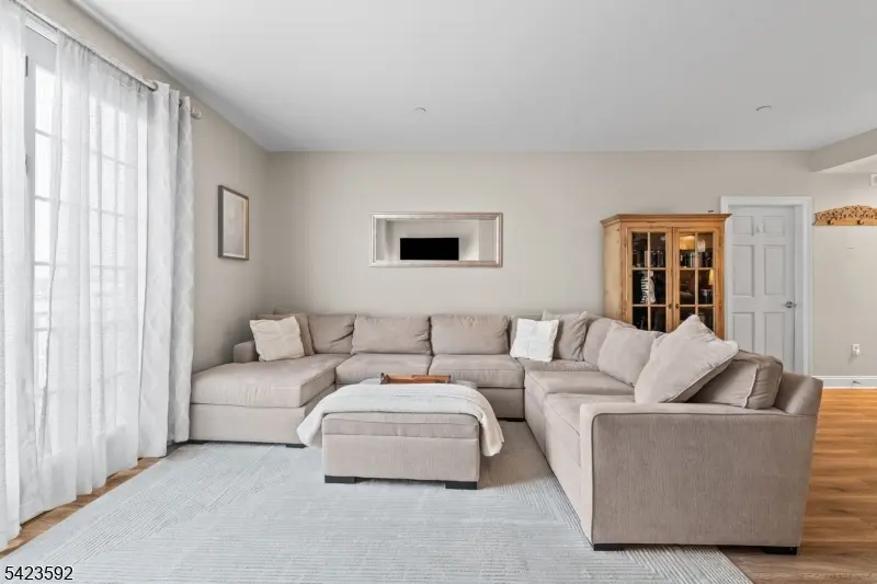 100-31 Shearwater Ct #31, Jersey City, NJ 07305