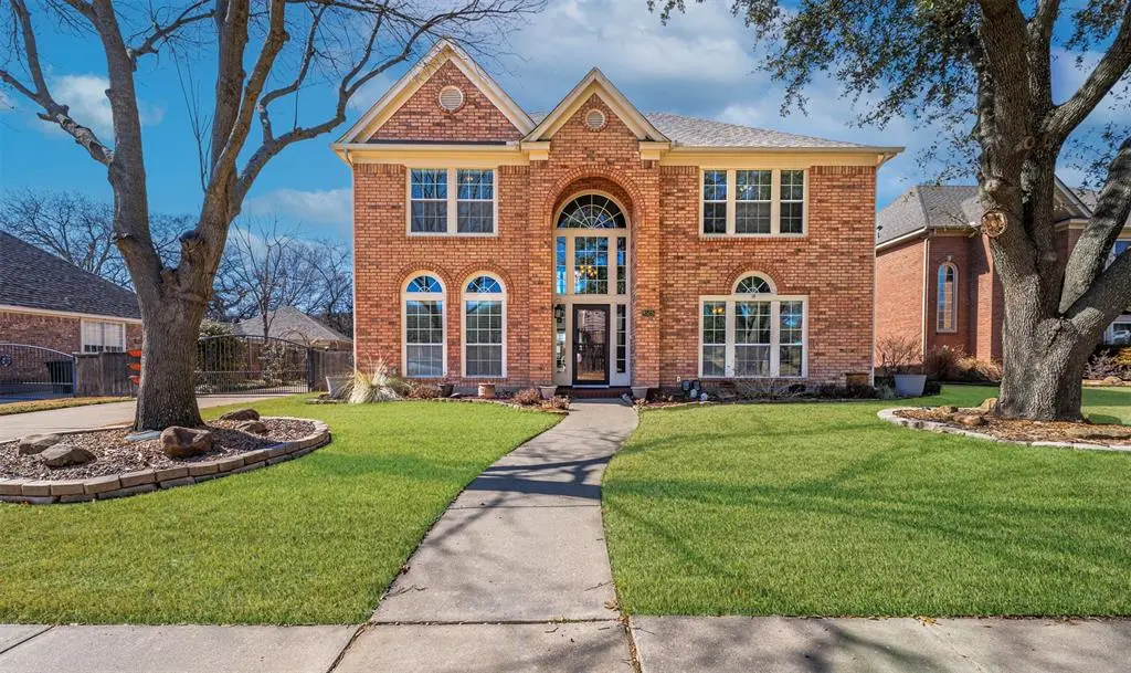 8525 Castle Creek Road, North Richland Hills, TX 76182