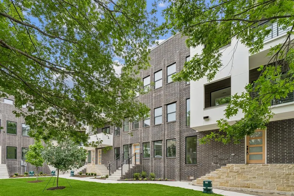 302 Golden Bell Lane, Fort Worth, TX 76107