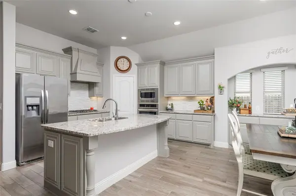 324 Roscoe Drive, Fate, TX 75087