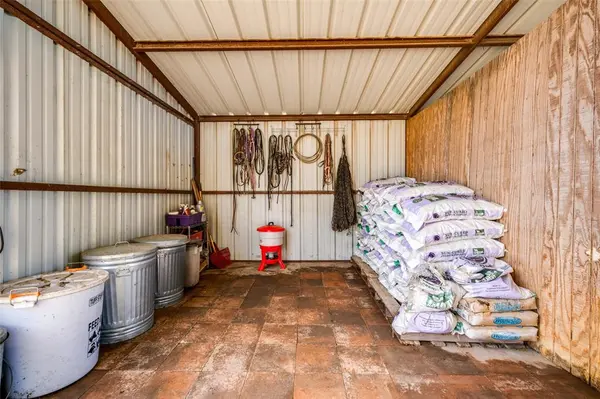 6221 Deer Run Road, Sanger, TX 76266