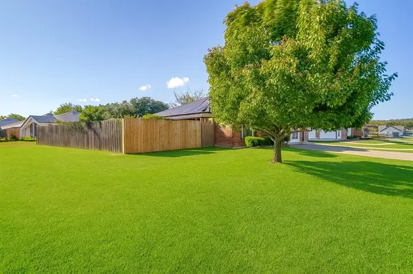 1008 Miles Avenue, Burleson, TX 76028