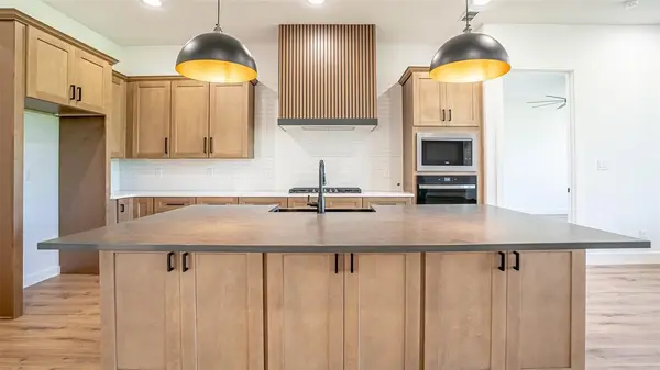 925 Bandon Dunes Drive, Fort Worth, TX 76028