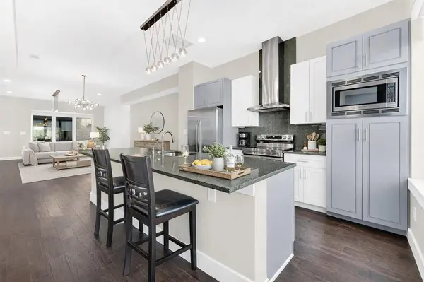 4060 Spring Valley Road #105, Farmers Branch, TX 75244