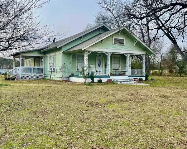 1023 N SPRING Street, Grand Saline, TX 75140