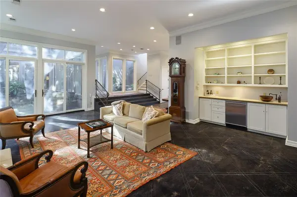 7 Glenchester Court, Dallas, TX 75225