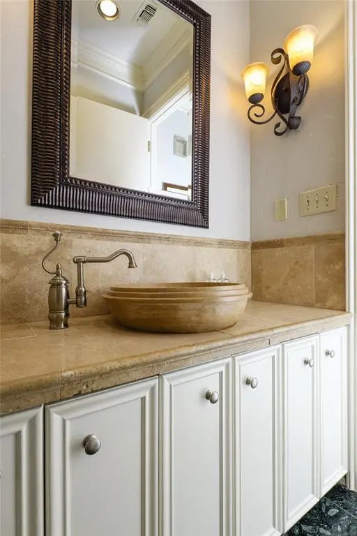 7 Glenchester Court, Dallas, TX 75225