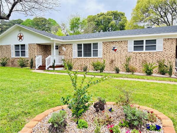 539 E Edmonson Avenue, Athens, TX 75751