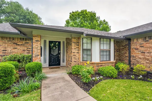 7312 Hialeah Circle W, North Richland Hills, TX 76182