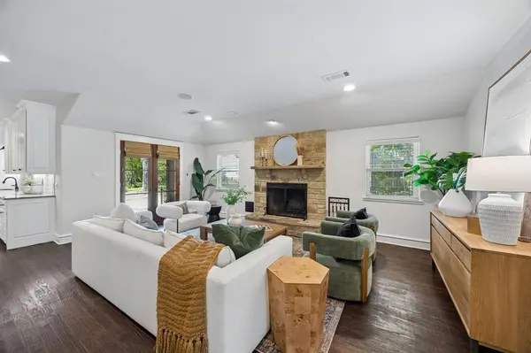 1572 Stemmons Avenue, Dallas, TX 75208