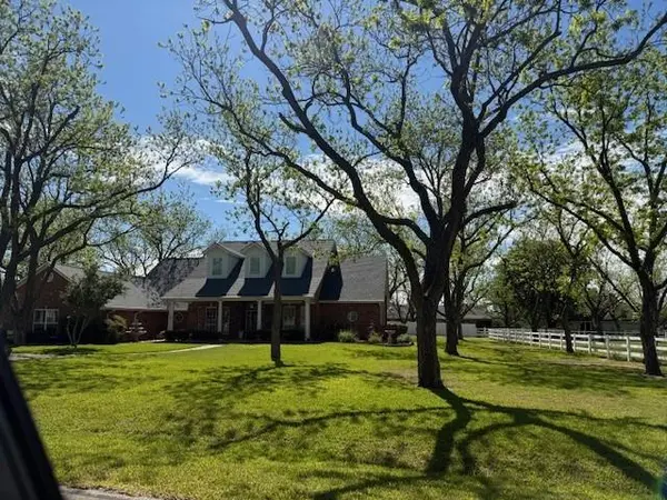 5615 Equestrian Court, Granbury, TX 76049