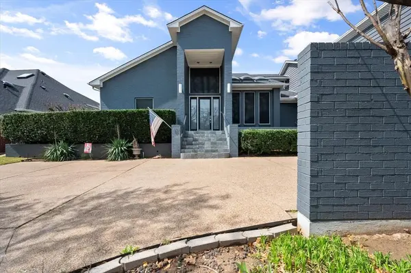 811 Turnberry Drive, Mansfield, TX 76063