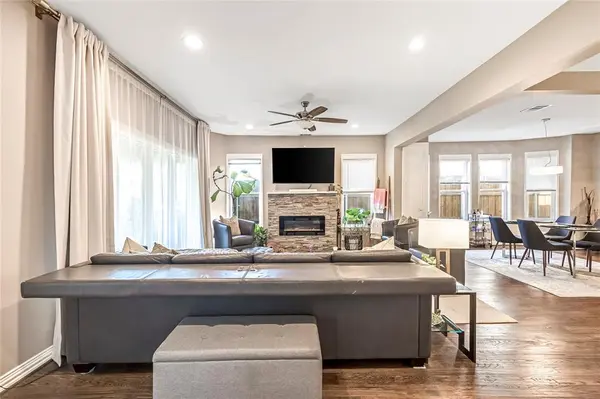 828 Elsbeth Street, Dallas, TX 75208