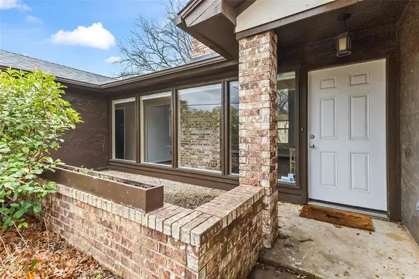 1104 Forest Ridge Drive, Bedford, TX 76022