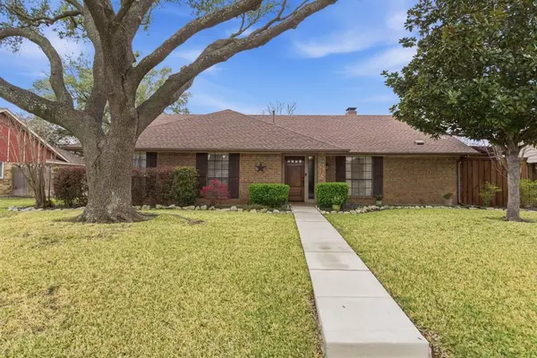 1936 Oakbluff Drive, Carrollton, TX 75007