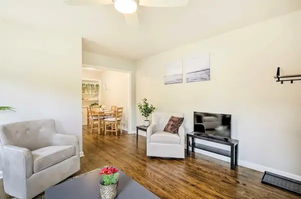 404 N Montreal Avenue, Dallas, TX 75208