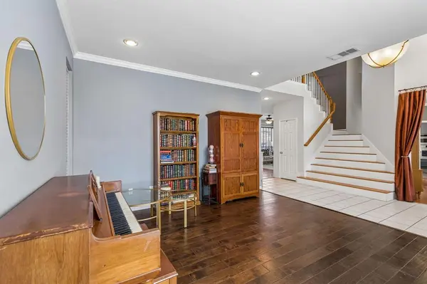 405 Stoneleigh Circle, Lake Dallas, TX 75065